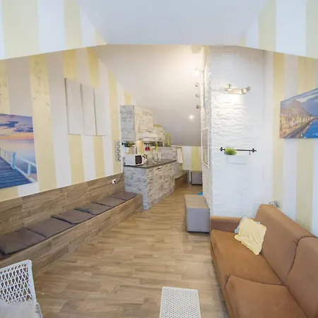Amazing Attic Max 10 People With Parking & Wifi, Near To 3 Tram Lines And To The Metro - Well Connected To Airports And To The Train Station Apartment Milan Exterior photo