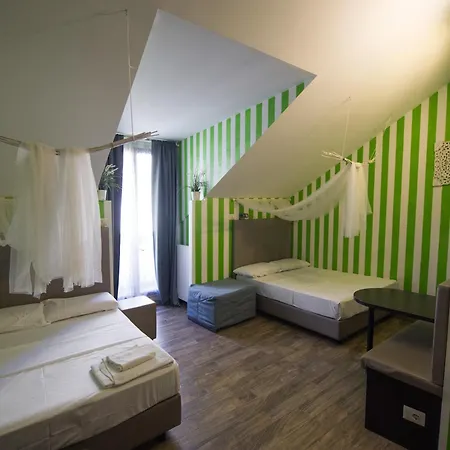 Amazing Attic Max 10 People With Parking & Wifi, Near To 3 Tram Lines And To The Metro - Well Connected To Airports And To The Train Station Apartment Milan Exterior photo