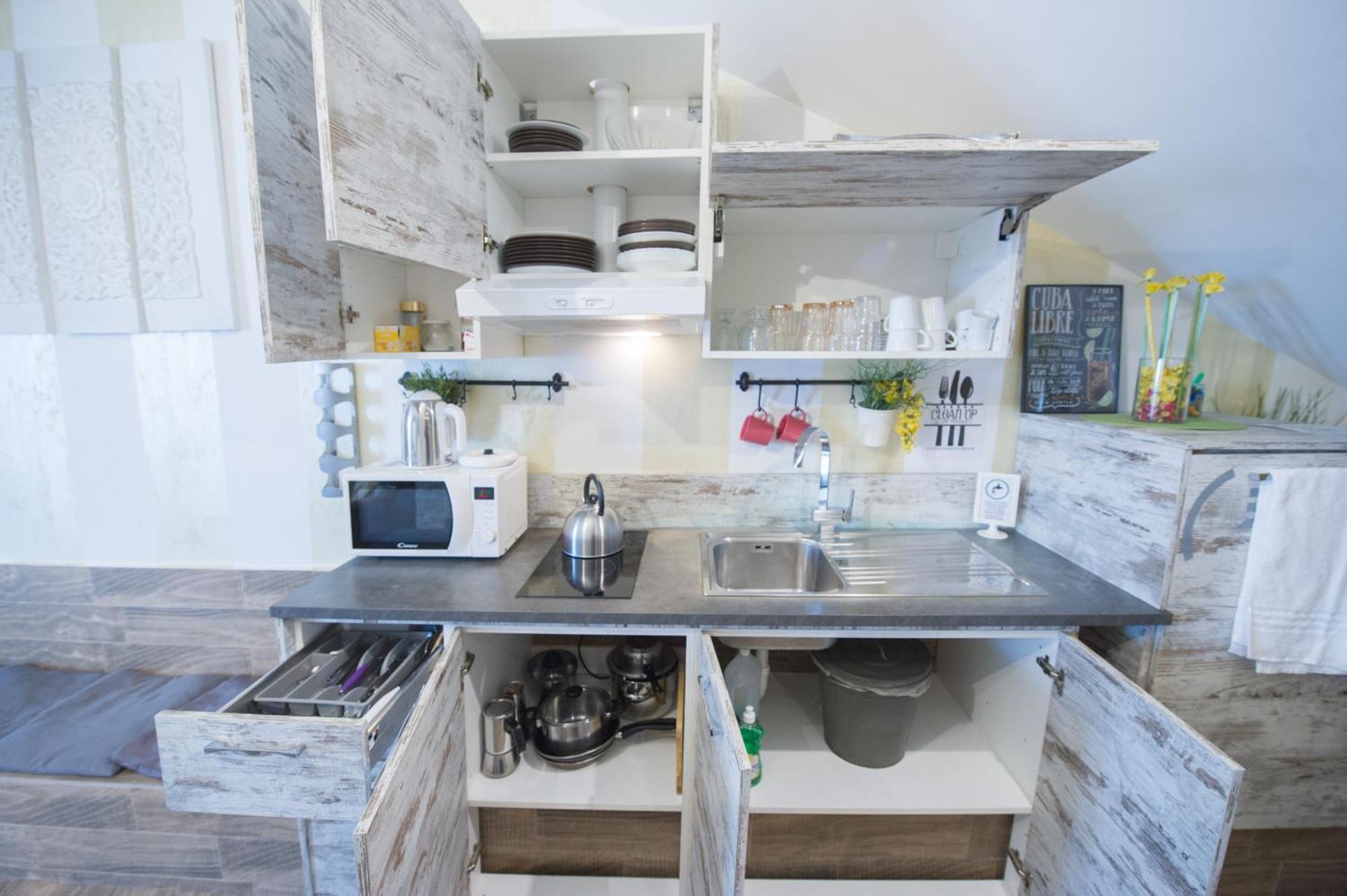 Apartamento Amazing Attic Max 10 People With Parking & Wifi, Near To 3 Tram Lines And To The Metro - Well Connected To Airports And To The Train Station Milão