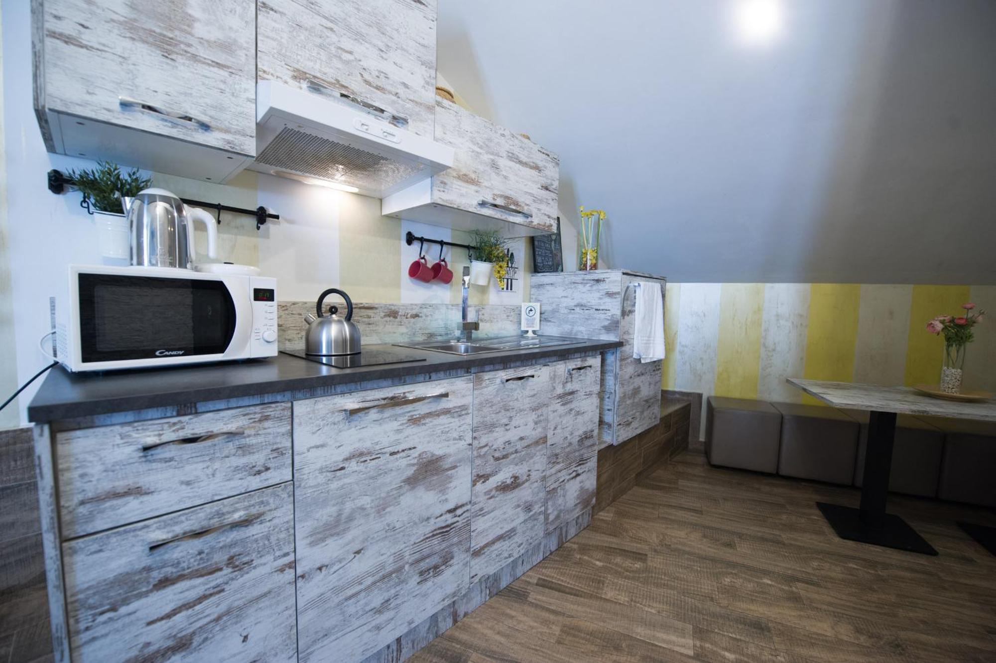 Amazing Attic Max 10 People With Parking & Wifi, Near To 3 Tram Lines And To The Metro - Well Connected To Airports And To The Train Station Apartamento Milão