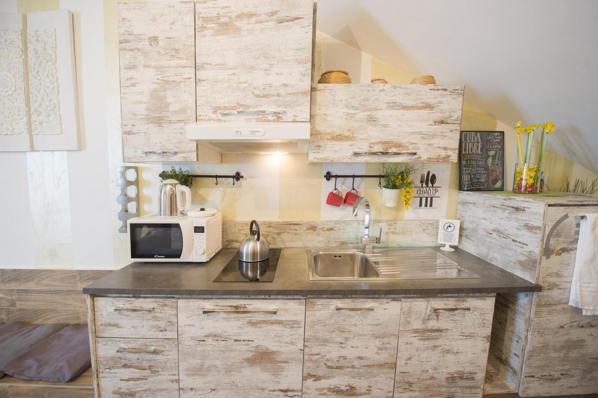 Amazing Attic Max 10 People With Parking & Wifi, Near To 3 Tram Lines And To The Metro - Well Connected To Airports And To The Train Station Apartment Mailand