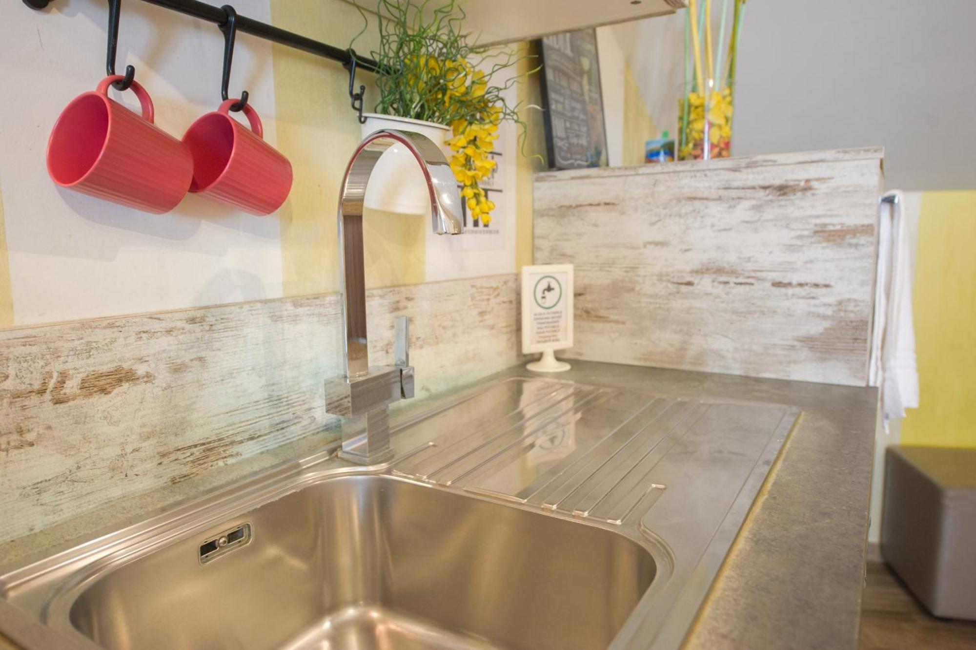 Amazing Attic Max 10 People With Parking & Wifi, Near To 3 Tram Lines And To The Metro - Well Connected To Airports And To The Train Station Mailand