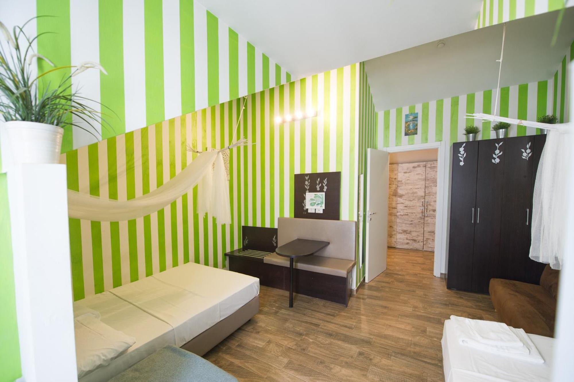 Apartamento Amazing Attic Max 10 People With Parking & Wifi, Near To 3 Tram Lines And To The Metro - Well Connected To Airports And To The Train Station