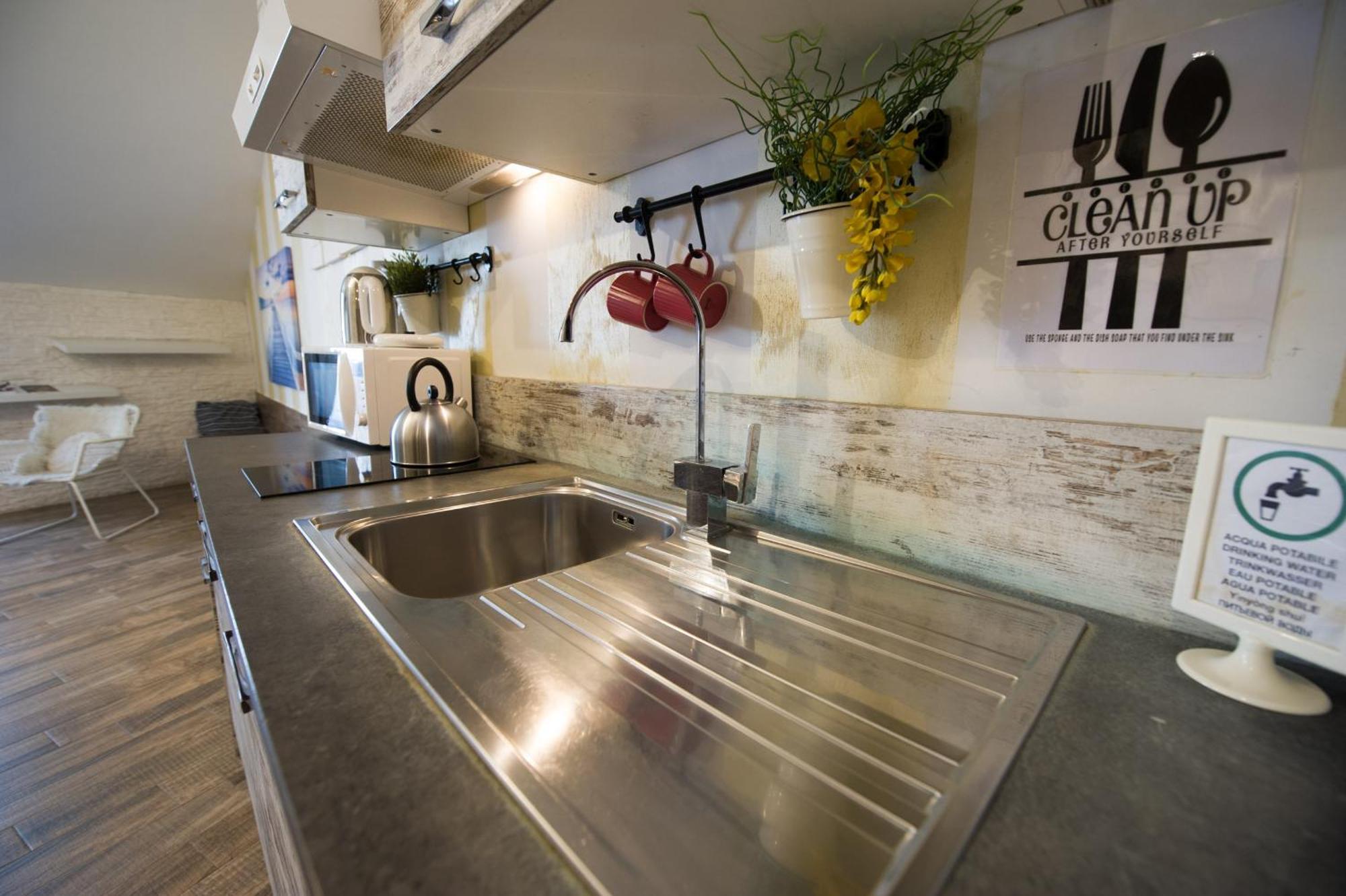 Apartamento Amazing Attic Max 10 People With Parking & Wifi, Near To 3 Tram Lines And To The Metro - Well Connected To Airports And To The Train Station