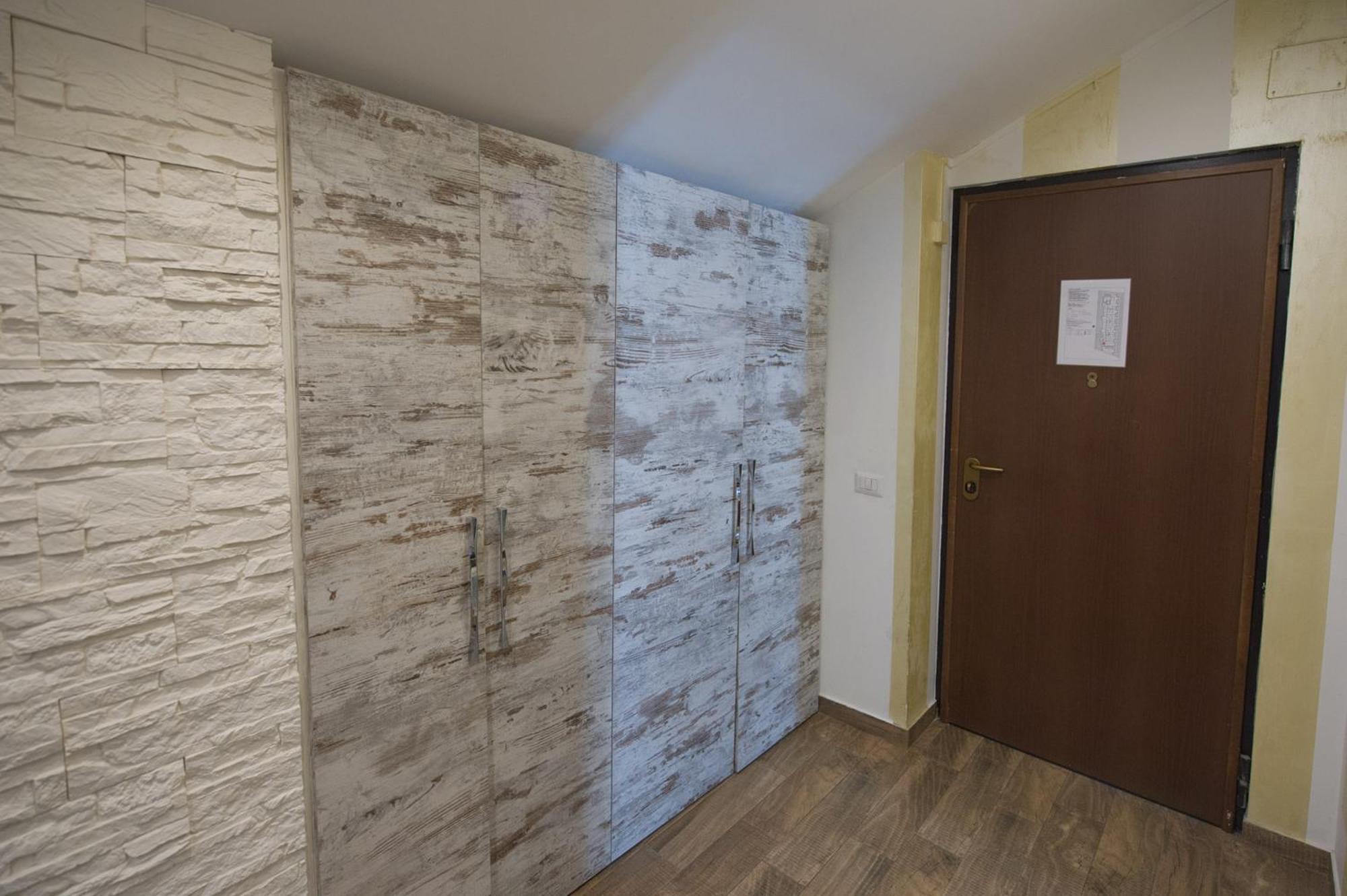Apartamento Amazing Attic Max 10 People With Parking & Wifi, Near To 3 Tram Lines And To The Metro - Well Connected To Airports And To The Train Station