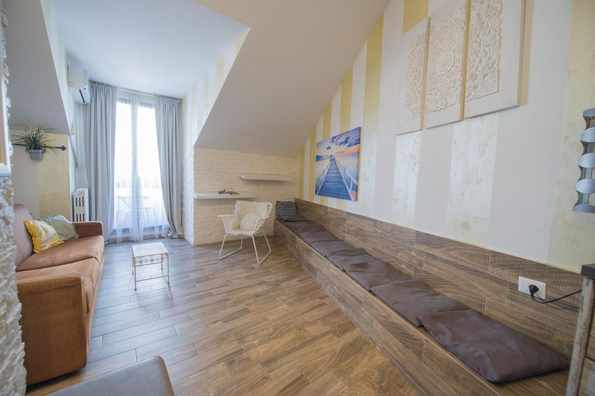 Amazing Attic Max 10 People With Parking & Wifi, Near To 3 Tram Lines And To The Metro - Well Connected To Airports And To The Train Station Apartamento Milão