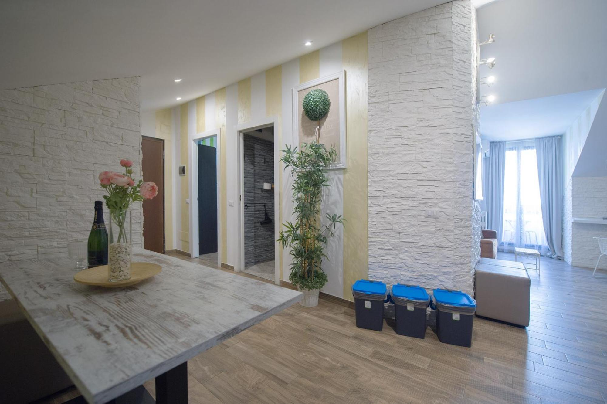 Amazing Attic Max 10 People With Parking & Wifi, Near To 3 Tram Lines And To The Metro - Well Connected To Airports And To The Train Station Milão