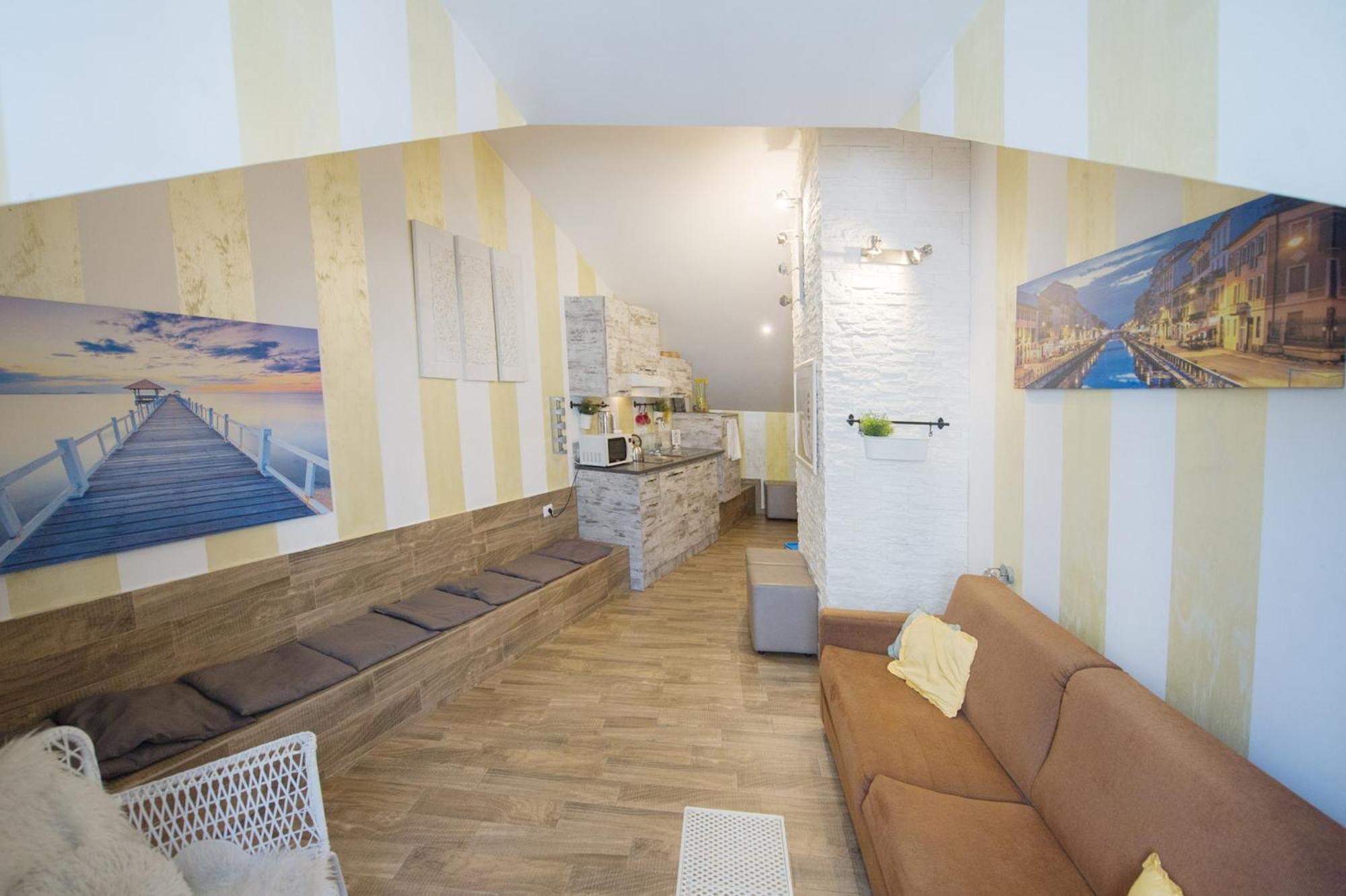 Amazing Attic Max 10 People With Parking & Wifi, Near To 3 Tram Lines And To The Metro - Well Connected To Airports And To The Train Station Apartamento Milão