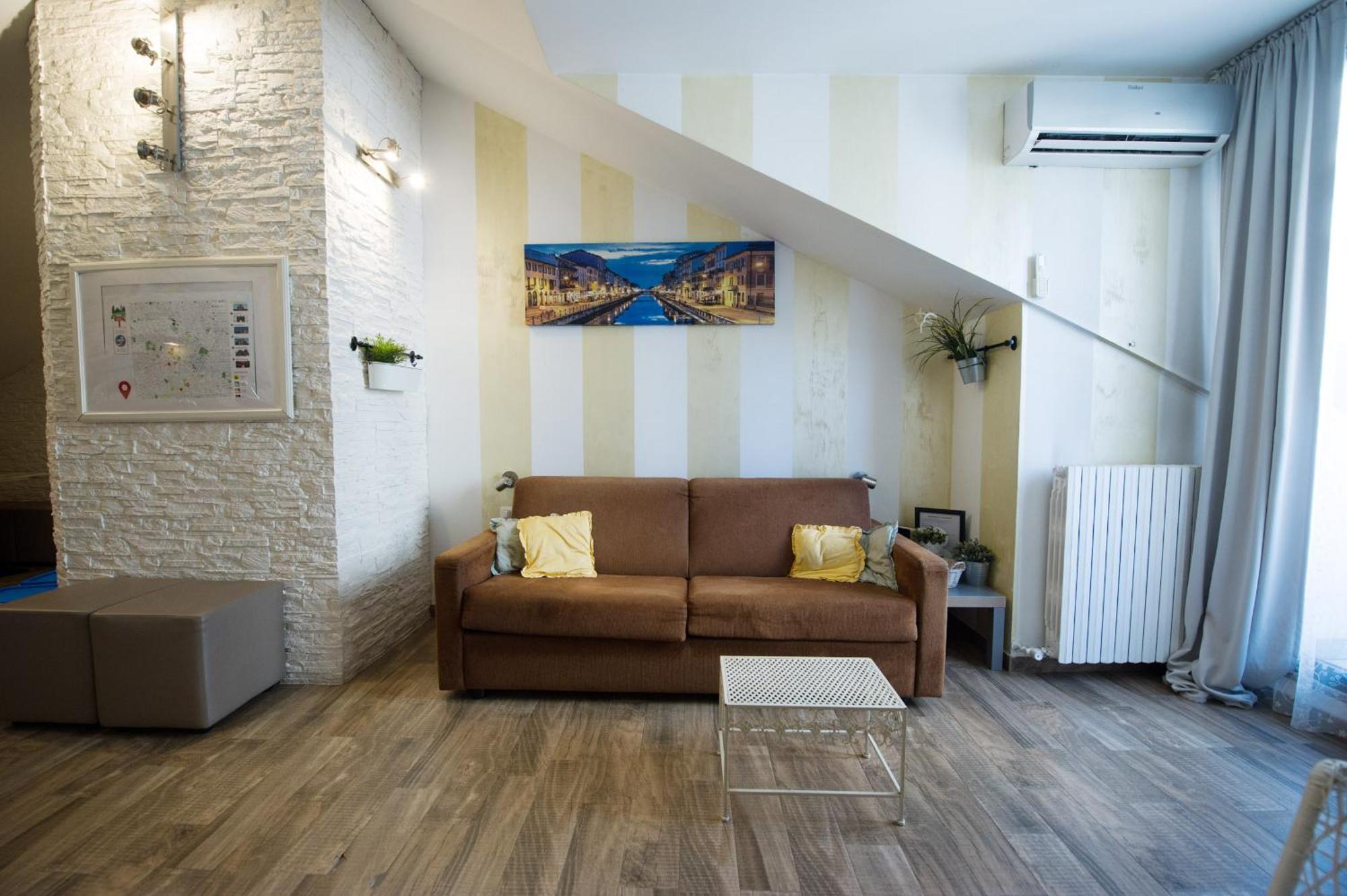 Apartamento Amazing Attic Max 10 People With Parking & Wifi, Near To 3 Tram Lines And To The Metro - Well Connected To Airports And To The Train Station *