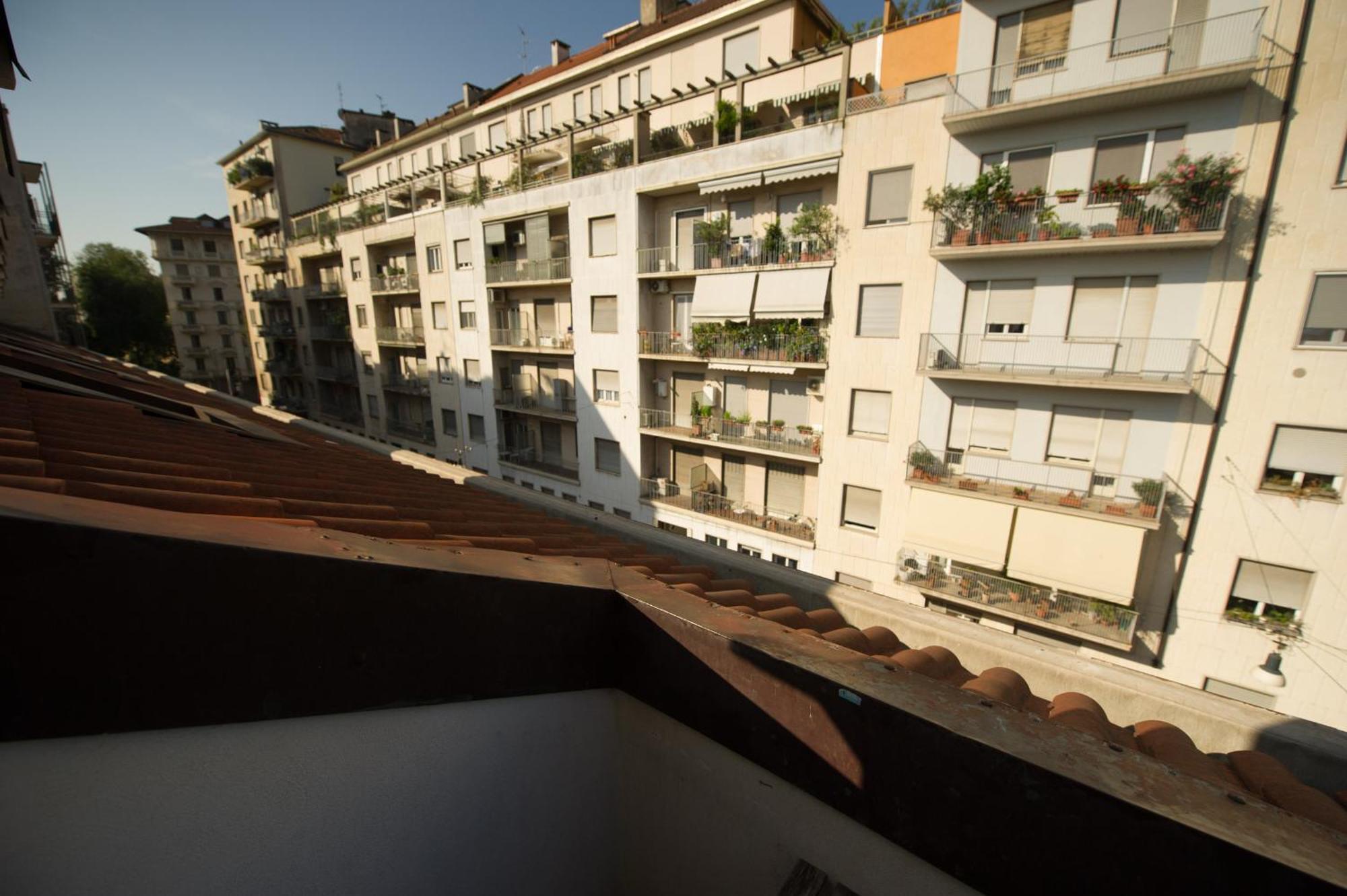 Amazing Attic Max 10 People With Parking & Wifi, Near To 3 Tram Lines And To The Metro - Well Connected To Airports And To The Train Station Mailand