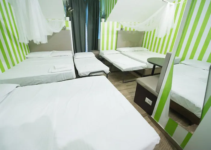 Amazing Attic Max 10 People With Parking & Wifi, Near To 3 Tram Lines And To The Metro - Well Connected To Airports And To The Train Station